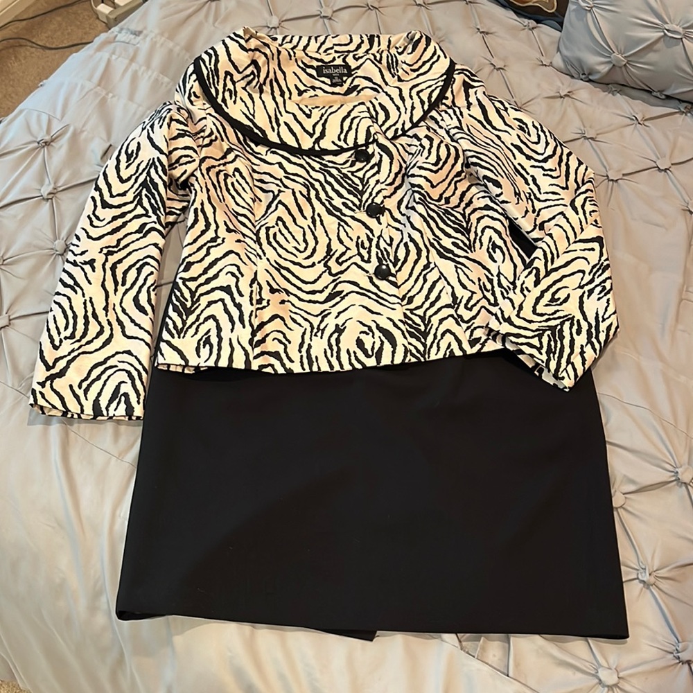 Scoop neck animal print Isabella suit—size 12